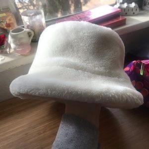 Furry bucket hat